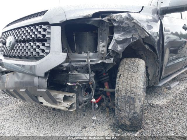 Photo 5 VIN: 5TFDY5F18JX743649 - TOYOTA TUNDRA 