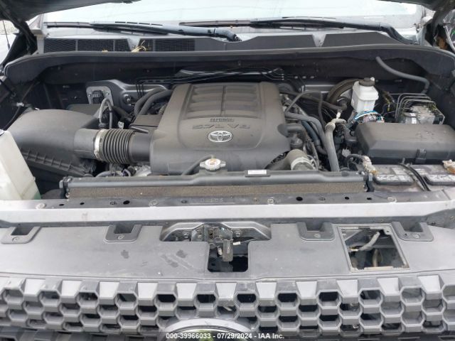 Photo 9 VIN: 5TFDY5F18JX743649 - TOYOTA TUNDRA 