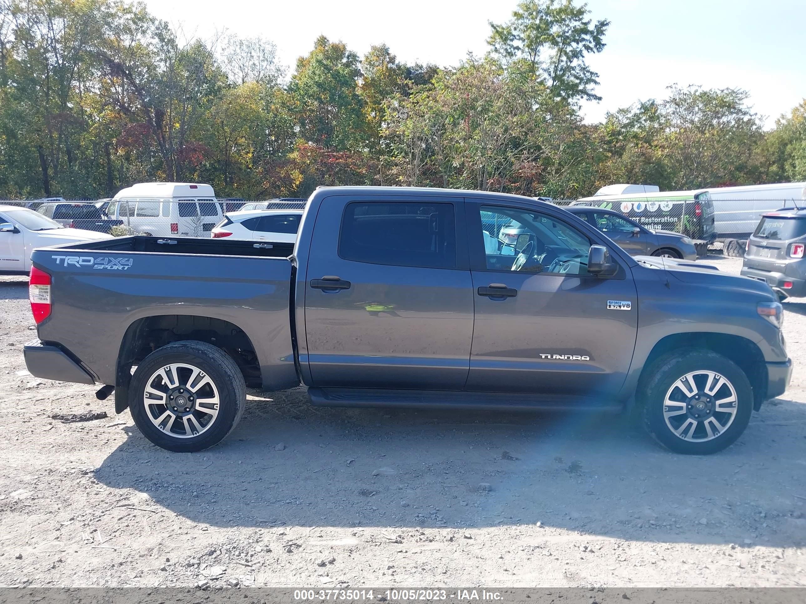 Photo 12 VIN: 5TFDY5F18KX824829 - TOYOTA TUNDRA 