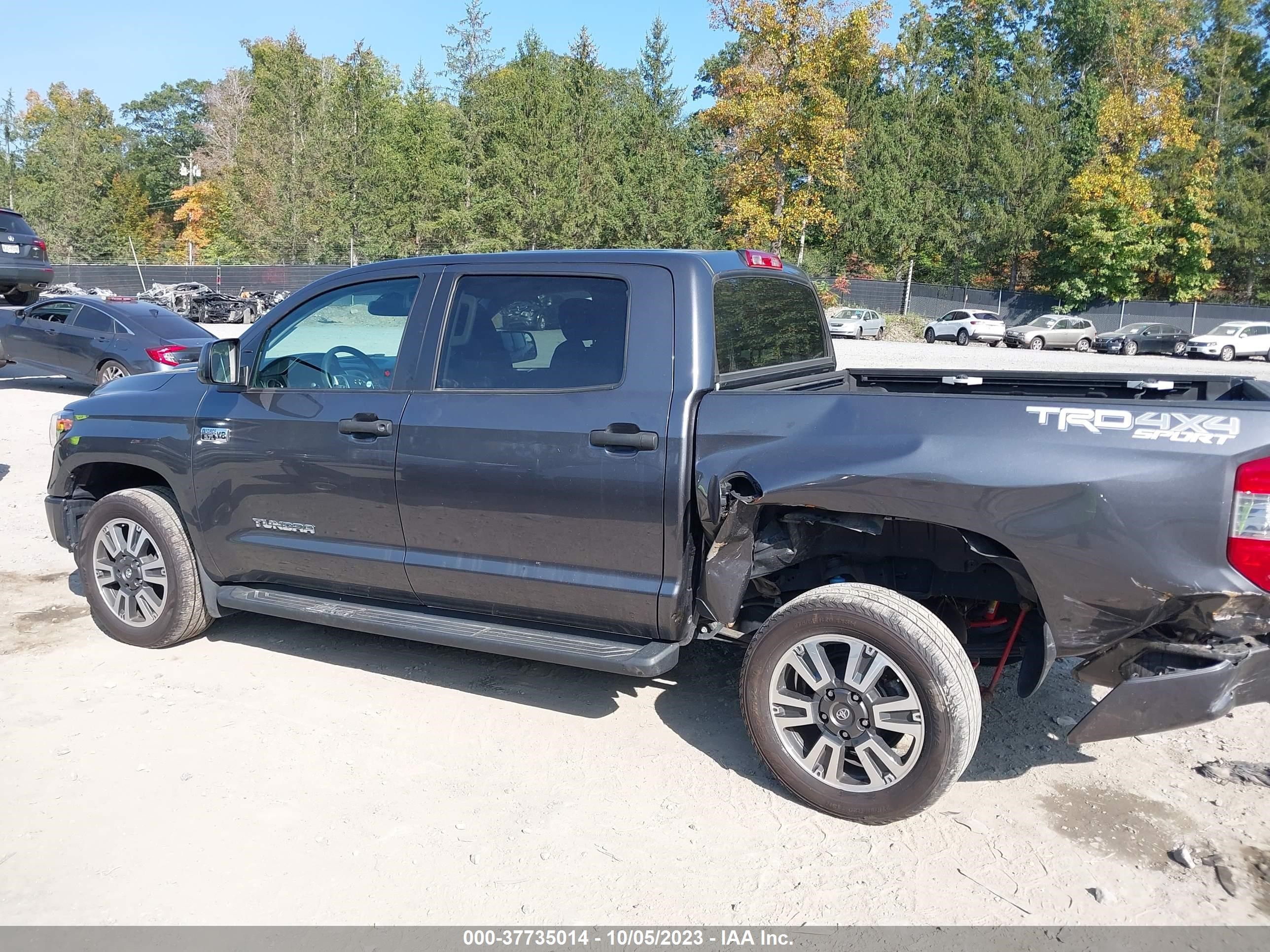 Photo 13 VIN: 5TFDY5F18KX824829 - TOYOTA TUNDRA 