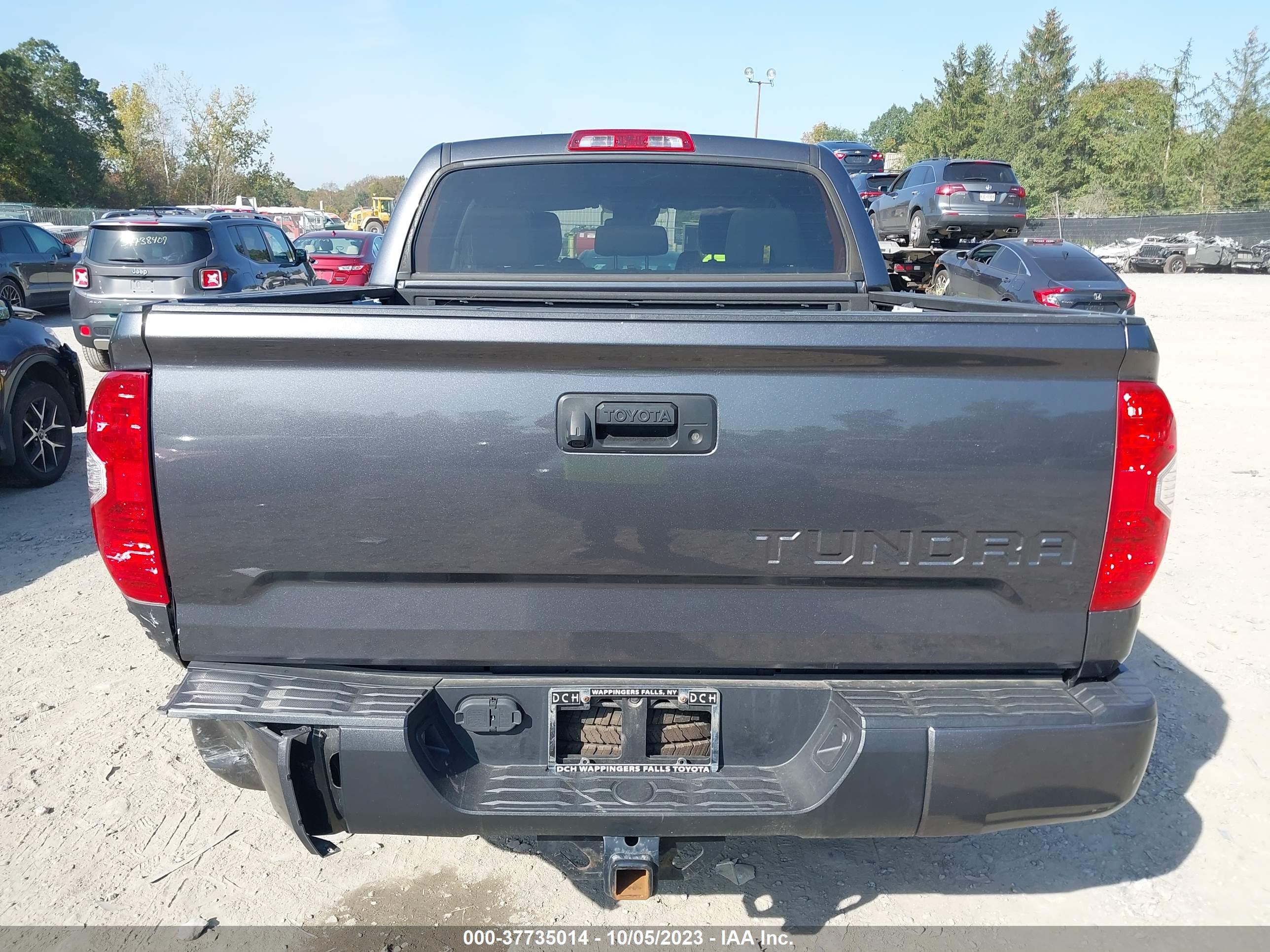 Photo 15 VIN: 5TFDY5F18KX824829 - TOYOTA TUNDRA 