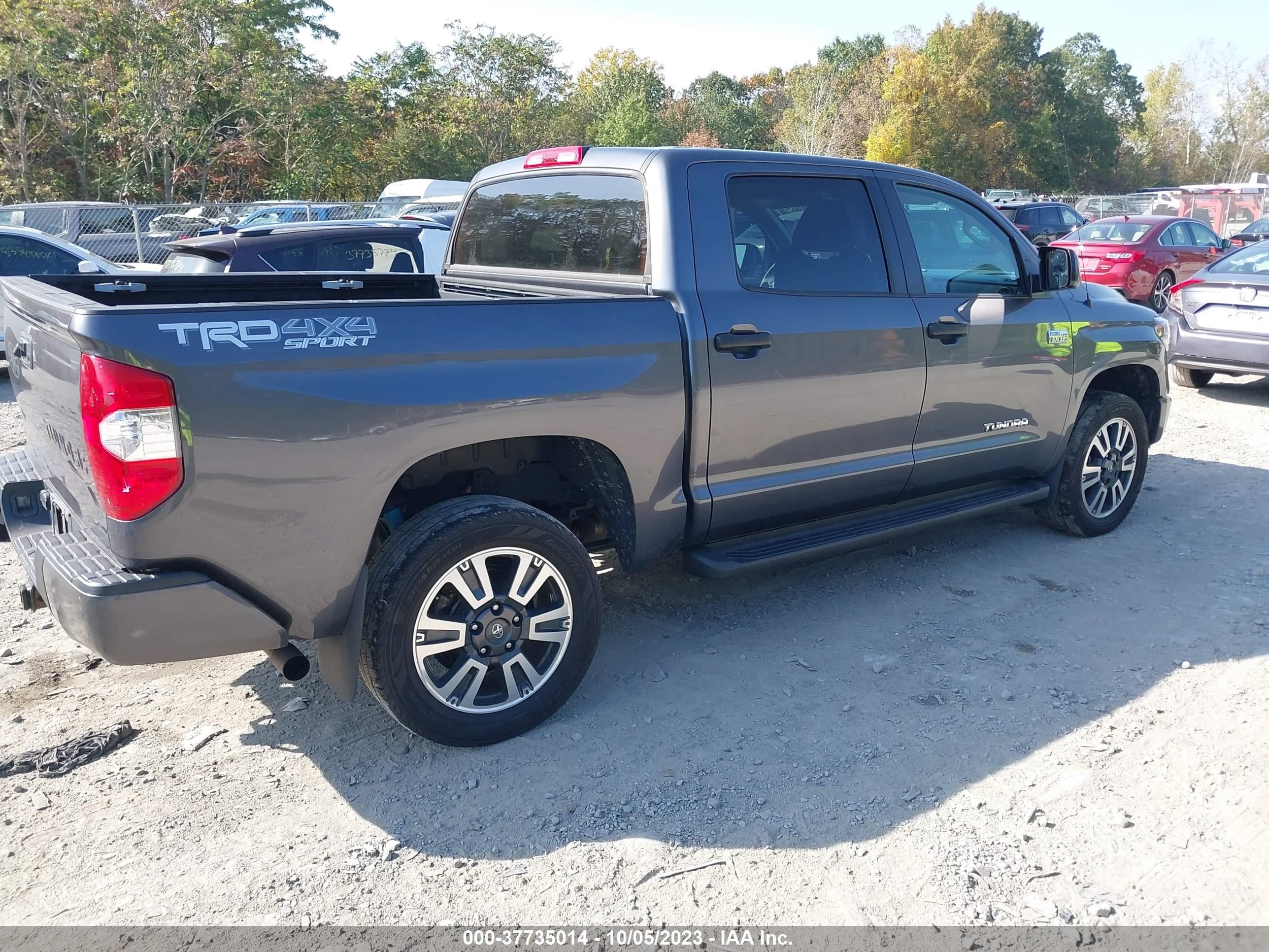 Photo 3 VIN: 5TFDY5F18KX824829 - TOYOTA TUNDRA 