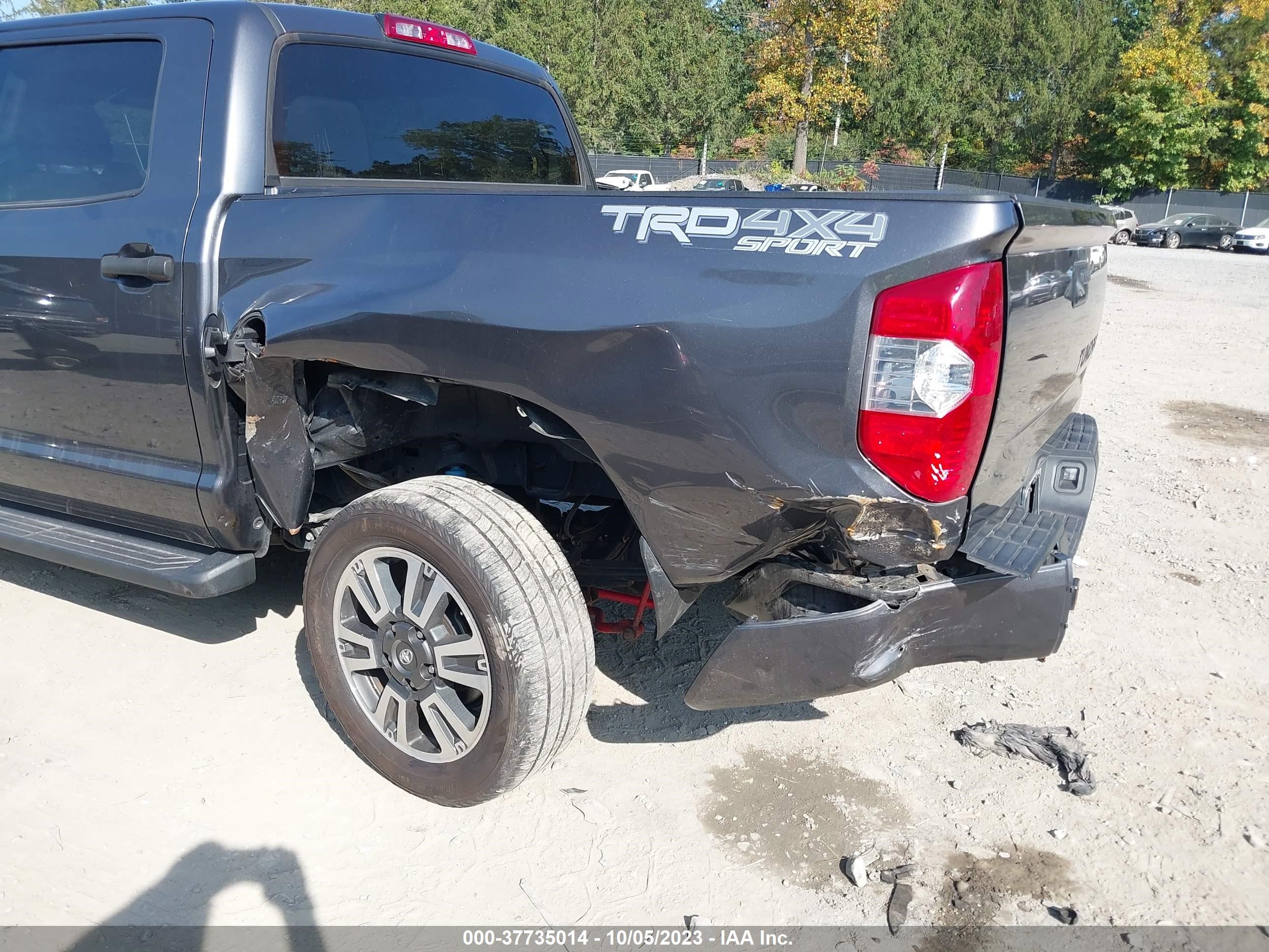 Photo 5 VIN: 5TFDY5F18KX824829 - TOYOTA TUNDRA 