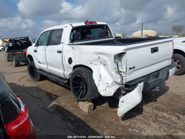 Photo 2 VIN: 5TFDY5F18MX005578 - TOYOTA TUNDRA 