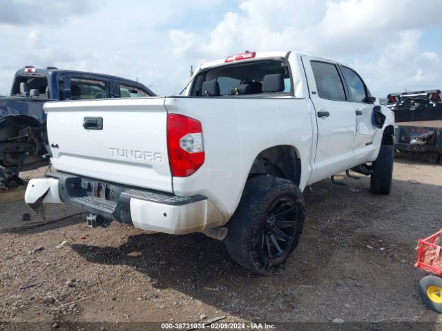 Photo 3 VIN: 5TFDY5F18MX005578 - TOYOTA TUNDRA 