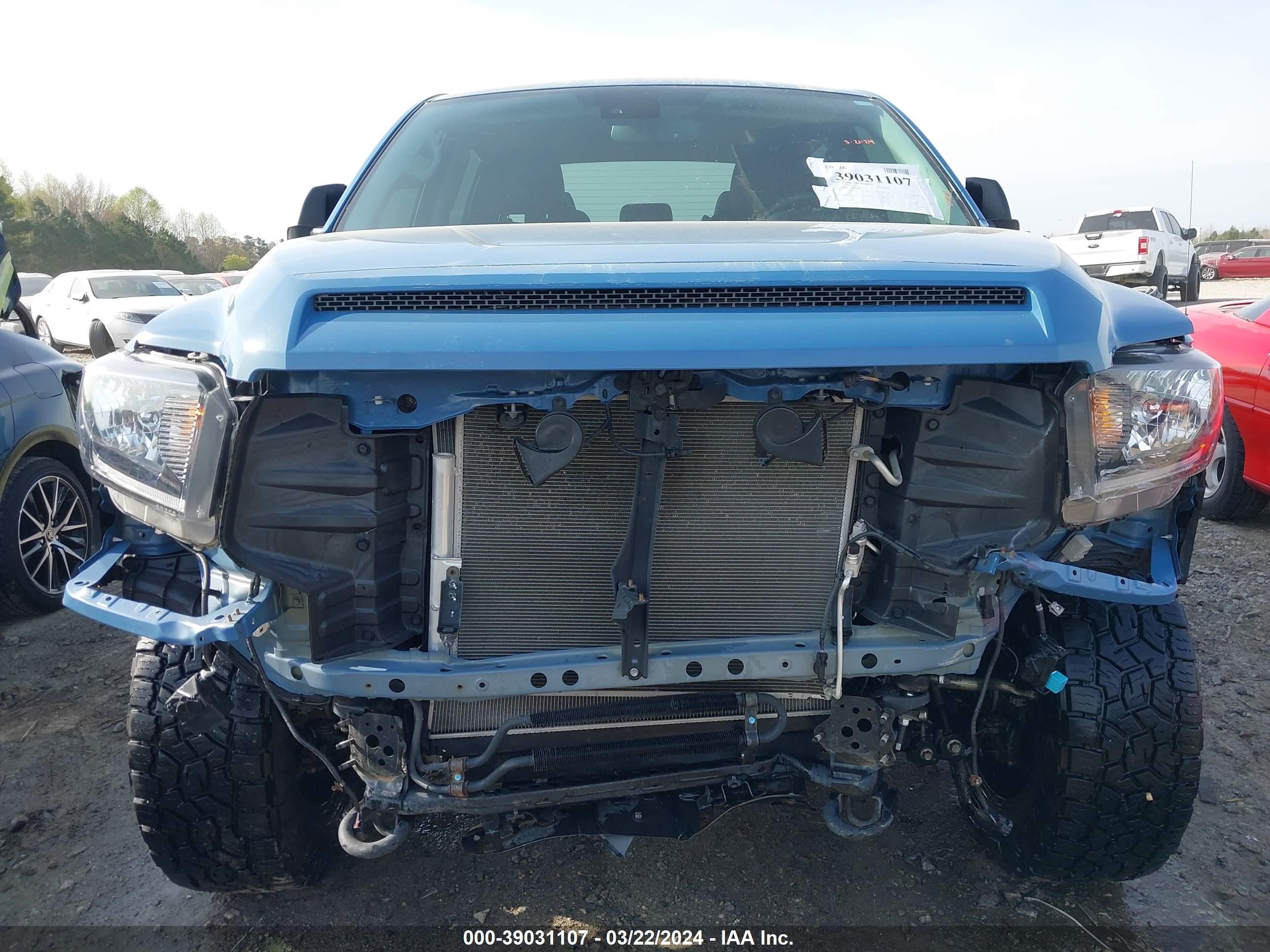 Photo 11 VIN: 5TFDY5F18MX980727 - TOYOTA TUNDRA 