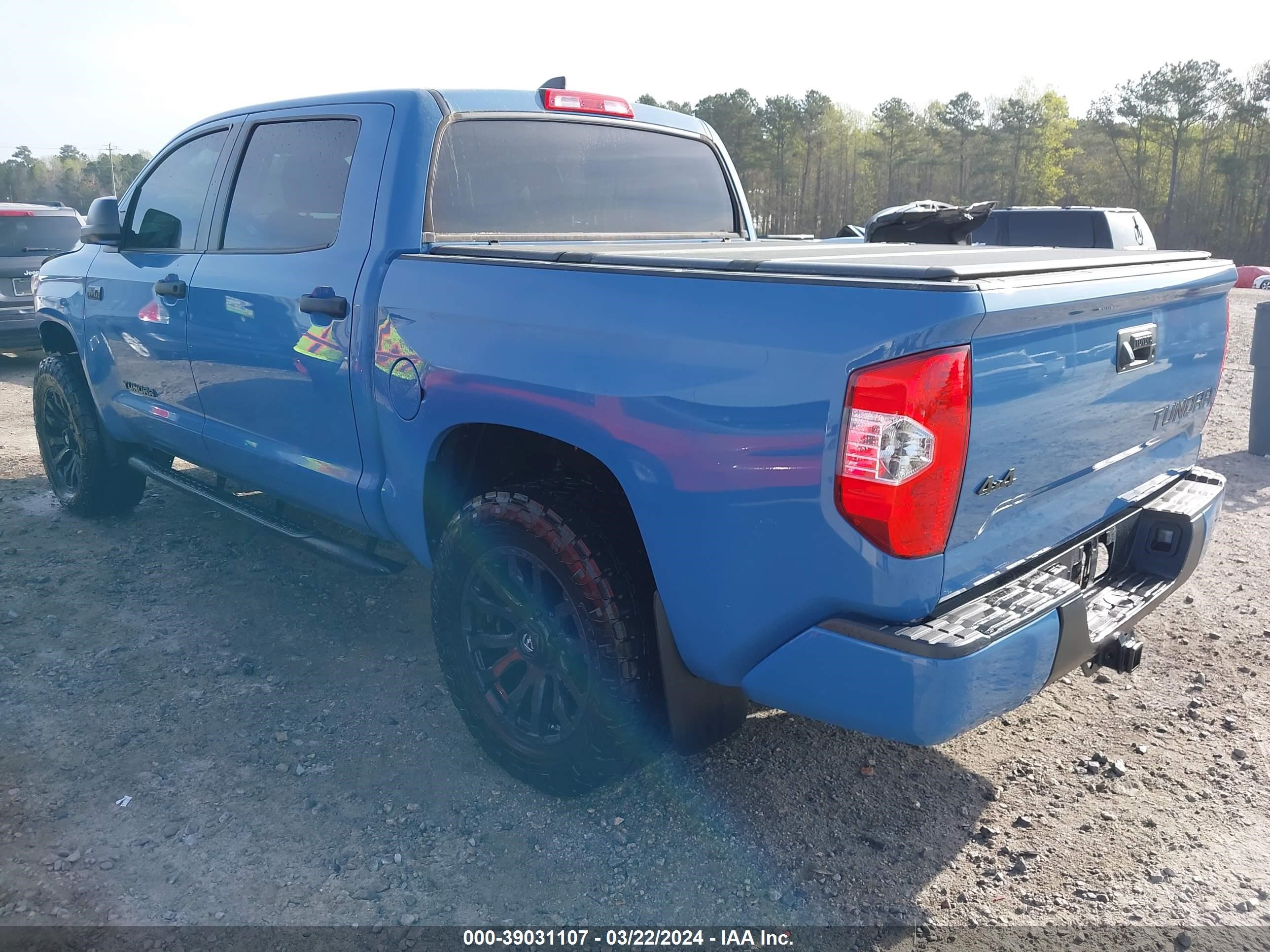 Photo 2 VIN: 5TFDY5F18MX980727 - TOYOTA TUNDRA 