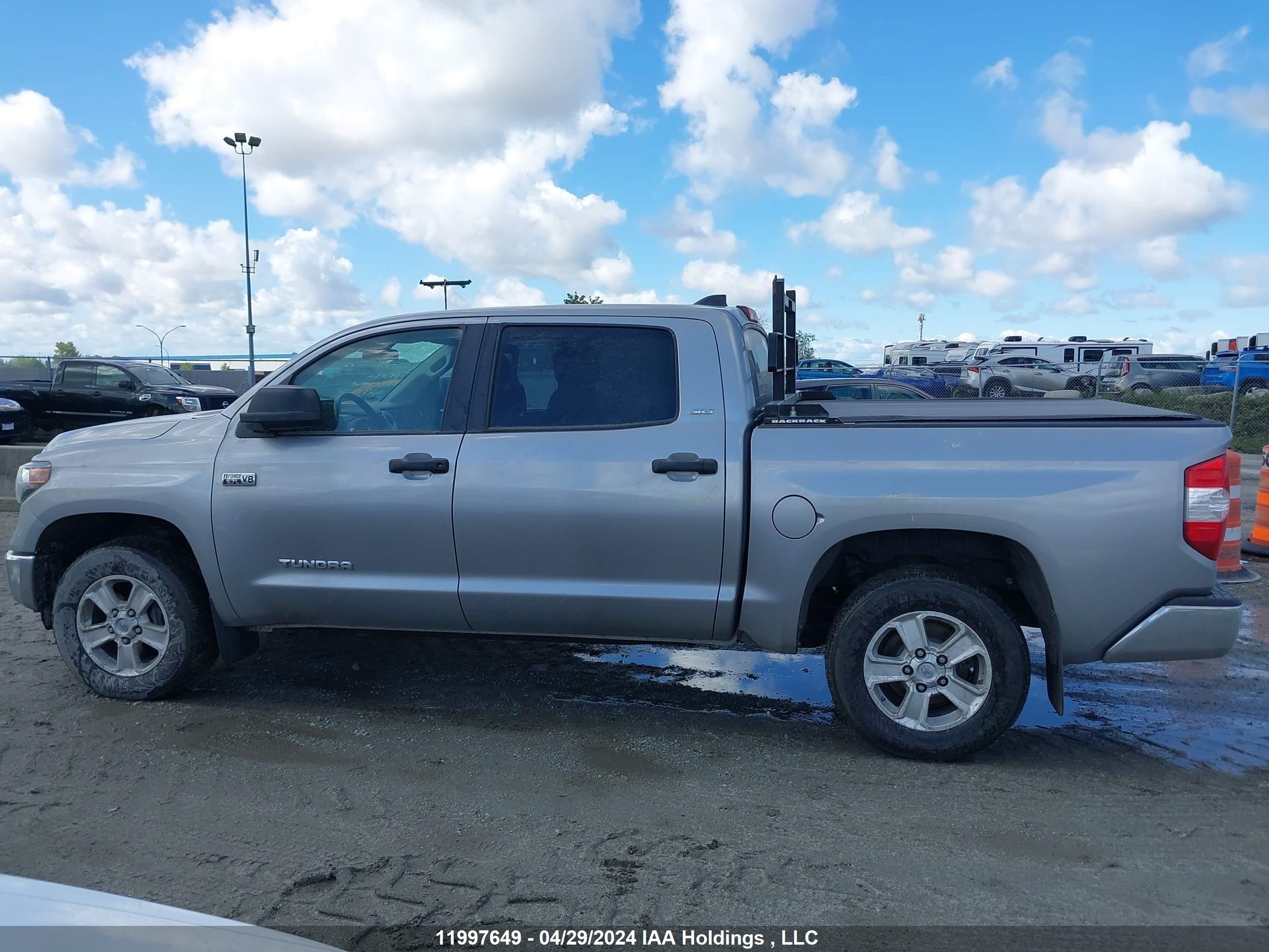 Photo 13 VIN: 5TFDY5F18MX995437 - TOYOTA TUNDRA 