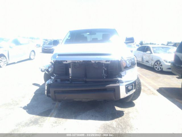 Photo 5 VIN: 5TFDY5F18MX998726 - TOYOTA TUNDRA 4WD 