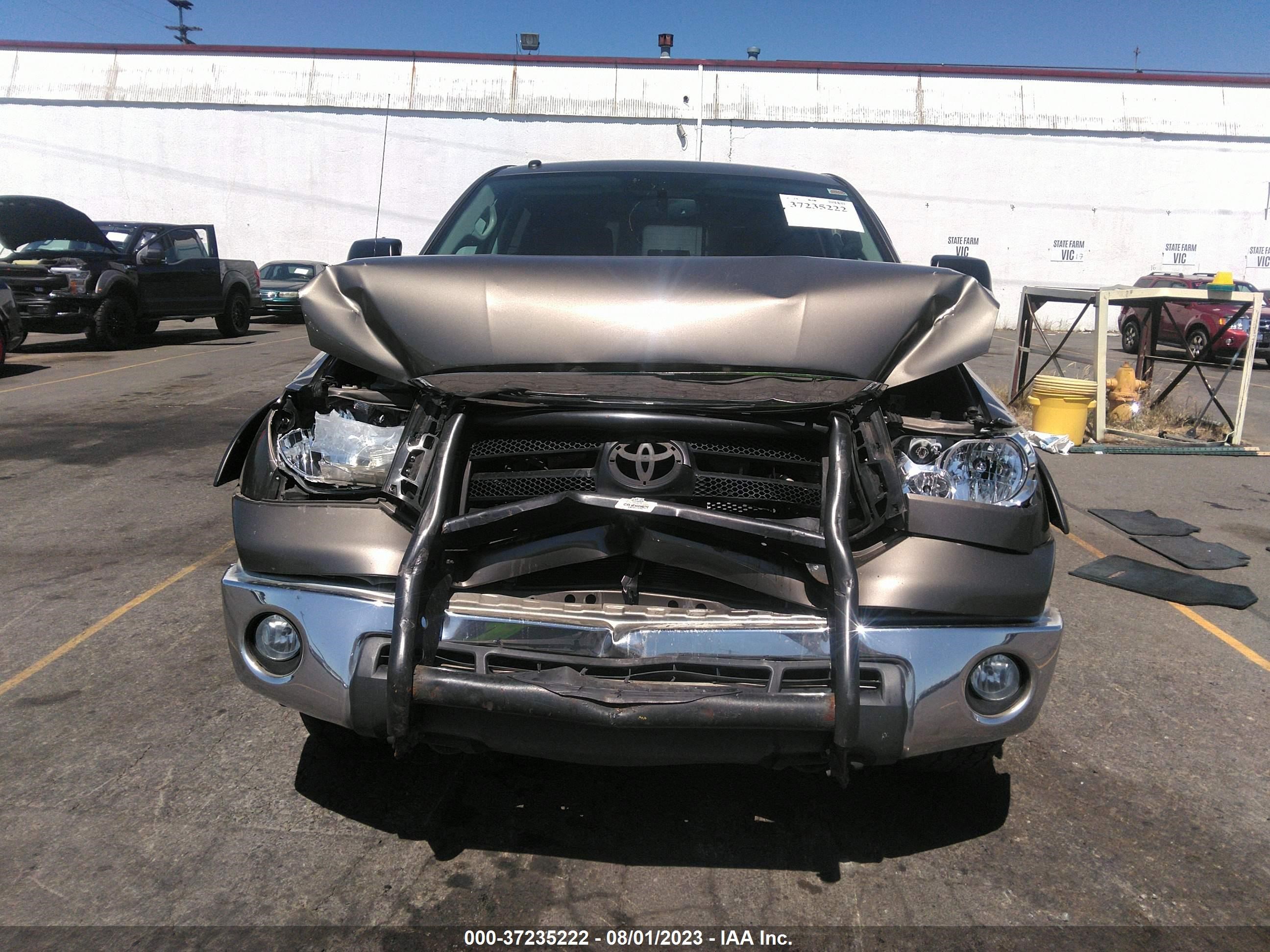 Photo 11 VIN: 5TFDY5F19BX179219 - TOYOTA TUNDRA 