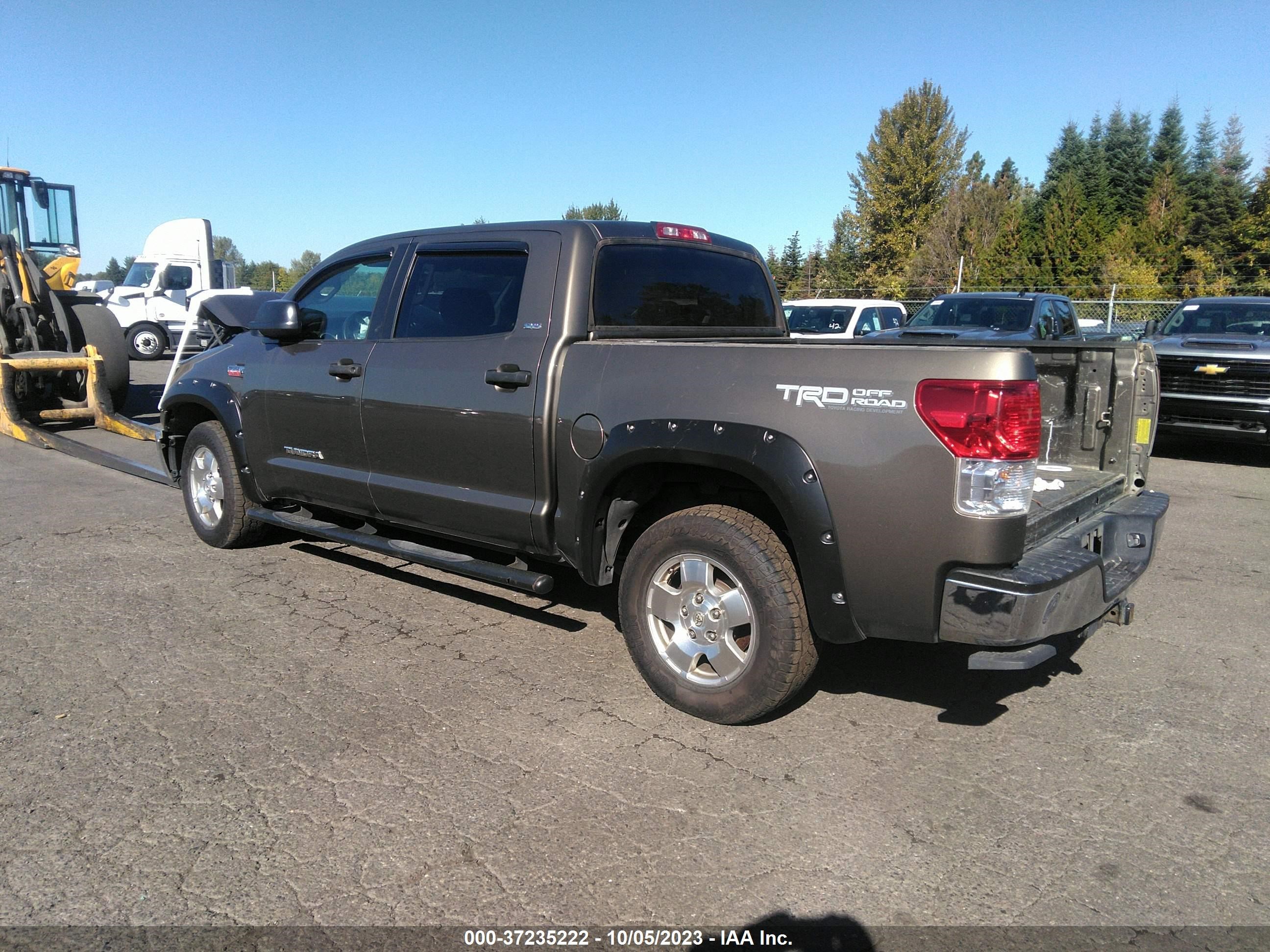 Photo 2 VIN: 5TFDY5F19BX179219 - TOYOTA TUNDRA 