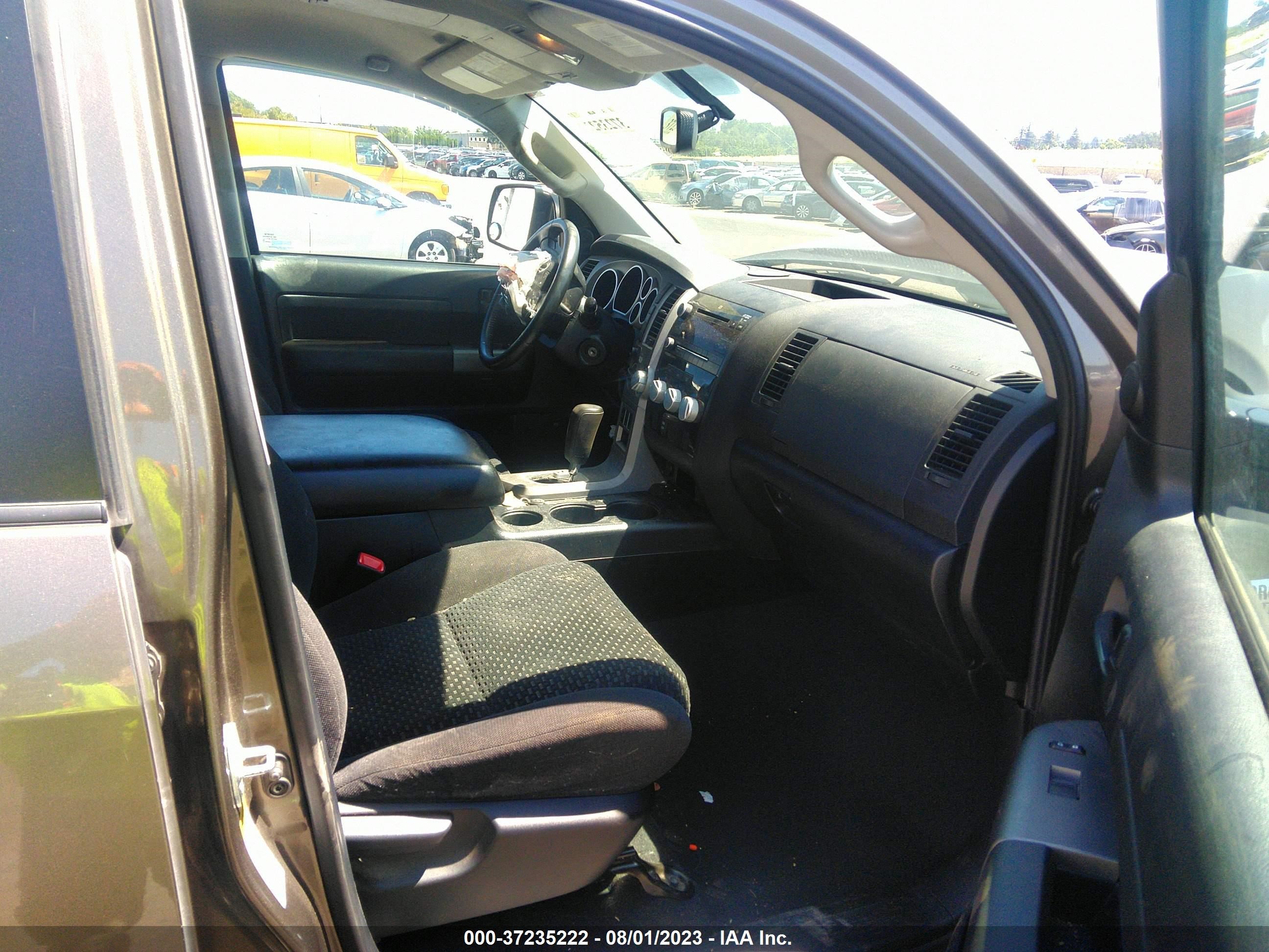 Photo 4 VIN: 5TFDY5F19BX179219 - TOYOTA TUNDRA 