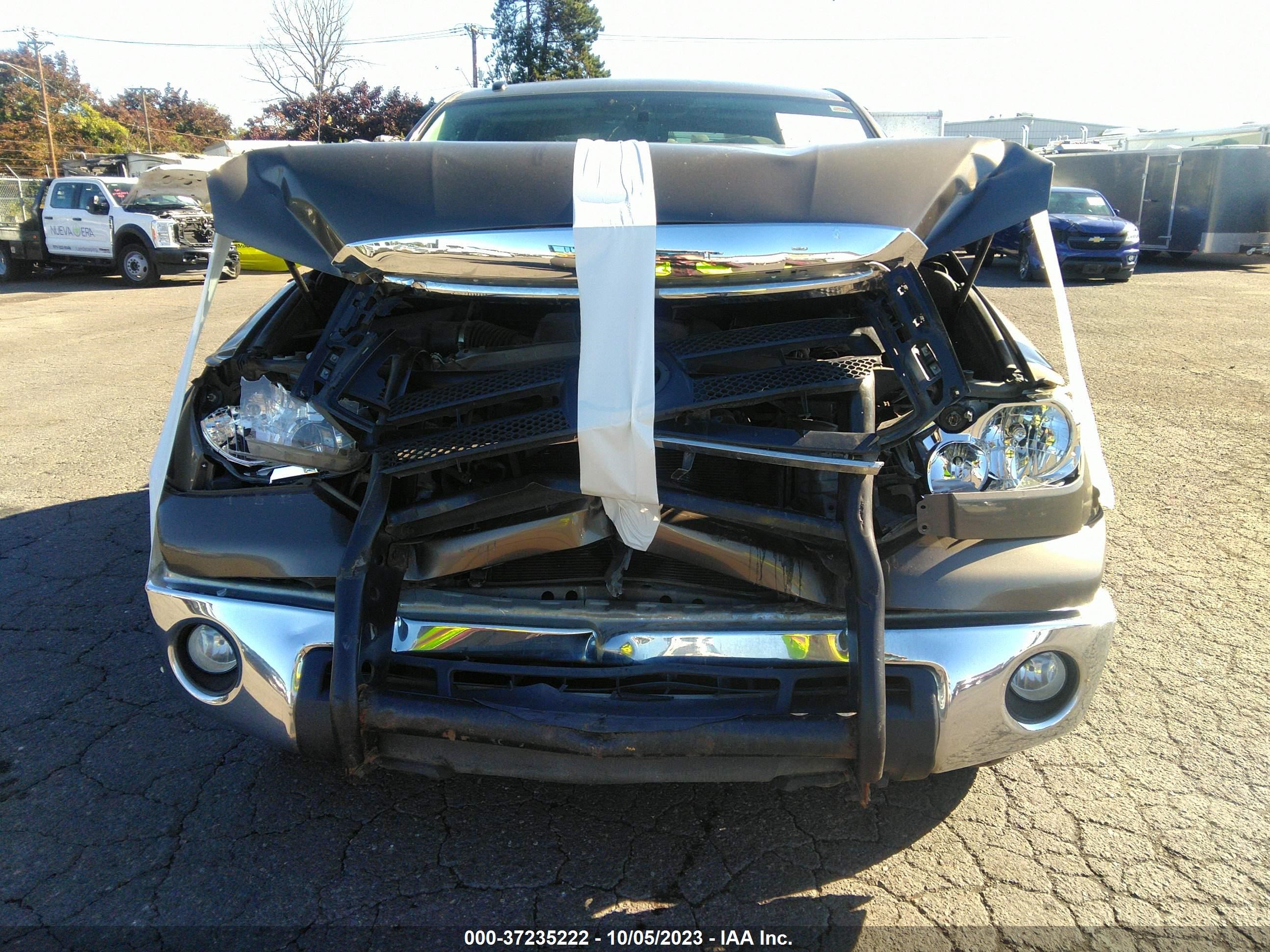 Photo 5 VIN: 5TFDY5F19BX179219 - TOYOTA TUNDRA 