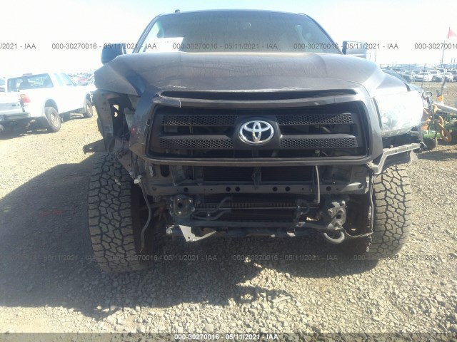 Photo 5 VIN: 5TFDY5F19CX215332 - TOYOTA TUNDRA 4WD TRUCK 