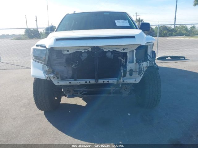 Photo 5 VIN: 5TFDY5F19GX517192 - TOYOTA TUNDRA 