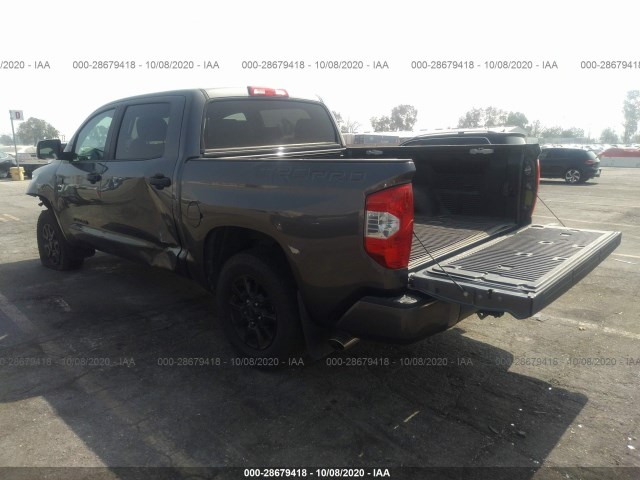 Photo 2 VIN: 5TFDY5F19GX531223 - TOYOTA TUNDRA 4WD TRUCK 