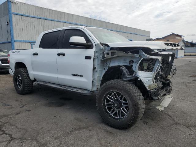 Photo 3 VIN: 5TFDY5F19HX608979 - TOYOTA TUNDRA CRE 