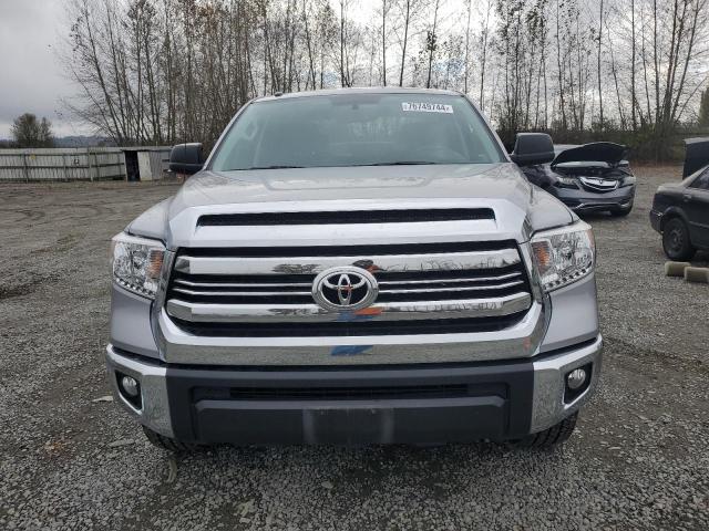 Photo 4 VIN: 5TFDY5F19HX609985 - TOYOTA TUNDRA CRE 