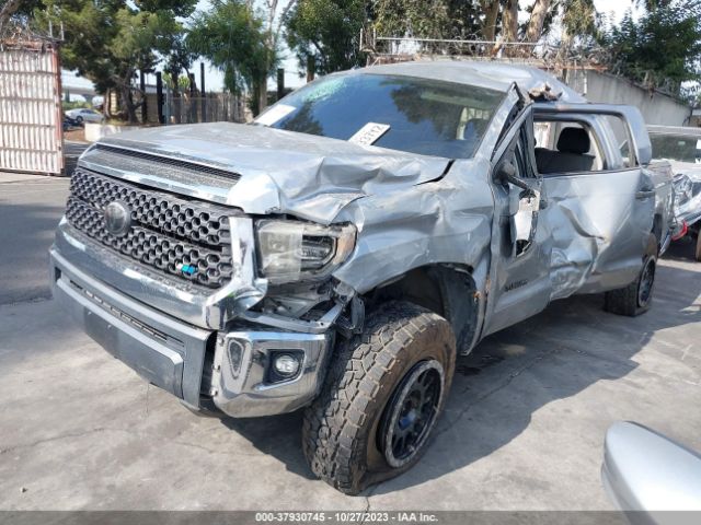 Photo 1 VIN: 5TFDY5F19JX712104 - TOYOTA TUNDRA 4WD 