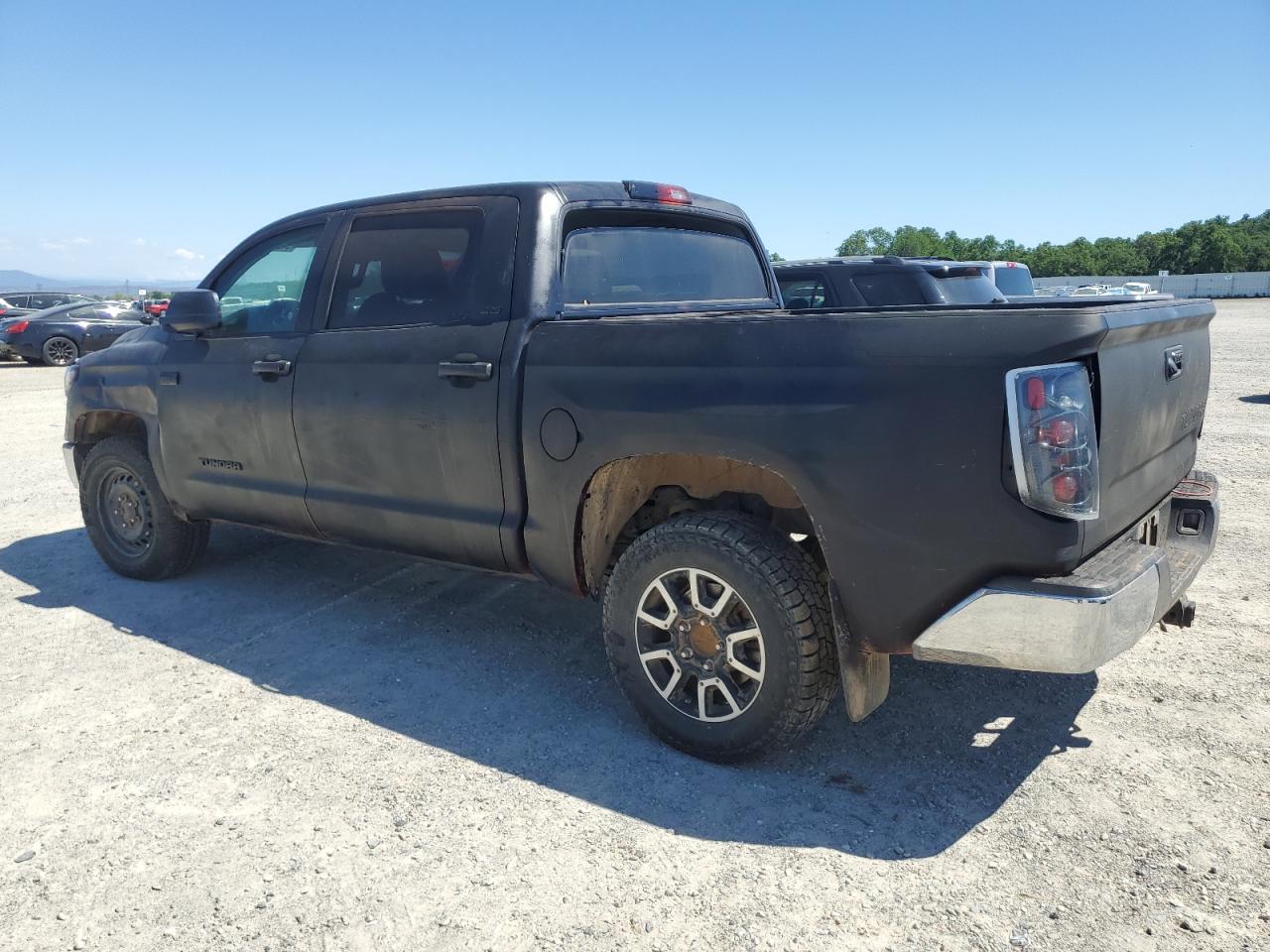 Photo 1 VIN: 5TFDY5F19JX741716 - TOYOTA TUNDRA 