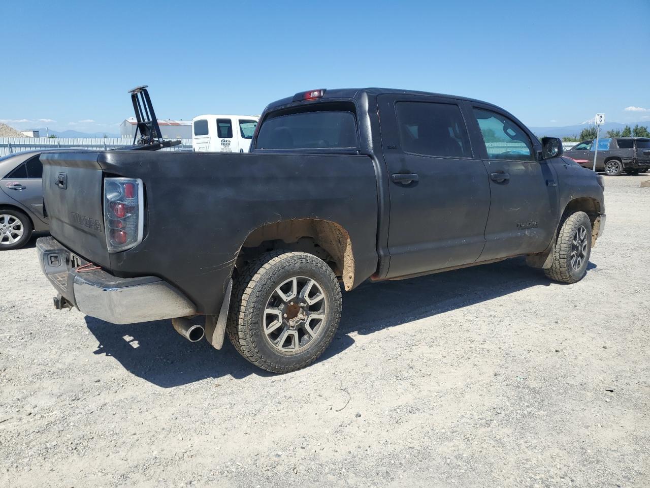 Photo 2 VIN: 5TFDY5F19JX741716 - TOYOTA TUNDRA 