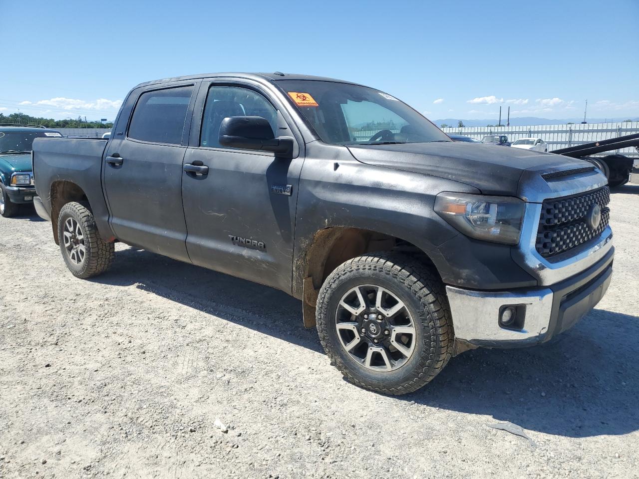 Photo 3 VIN: 5TFDY5F19JX741716 - TOYOTA TUNDRA 