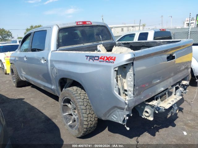 Photo 2 VIN: 5TFDY5F19JX750495 - TOYOTA TUNDRA 