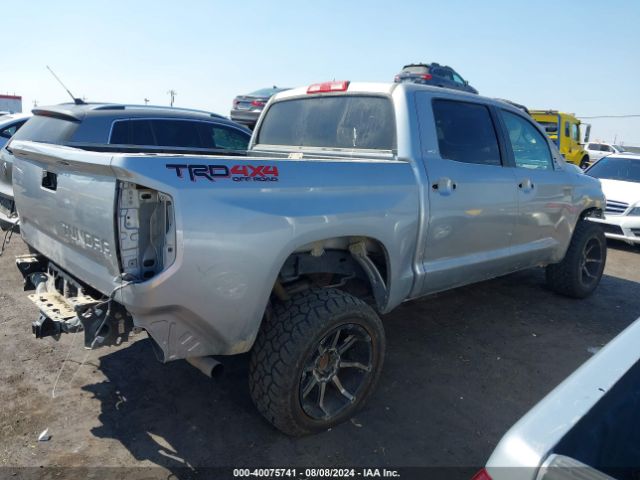 Photo 3 VIN: 5TFDY5F19JX750495 - TOYOTA TUNDRA 