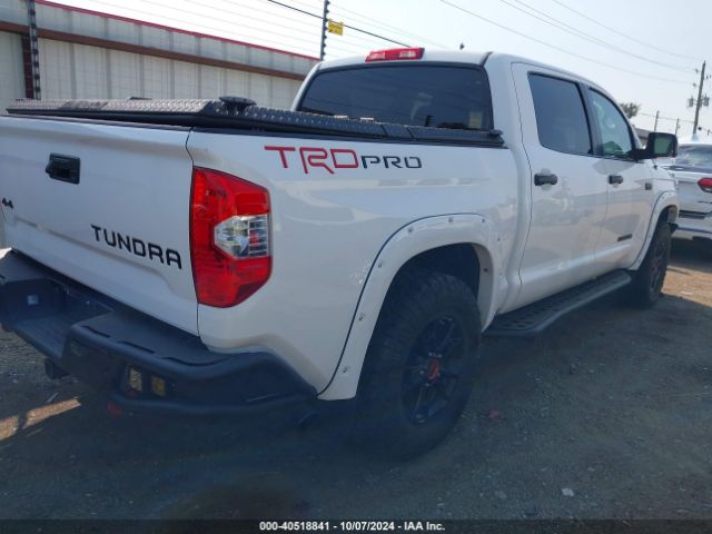 Photo 3 VIN: 5TFDY5F19KX802497 - TOYOTA TUNDRA 