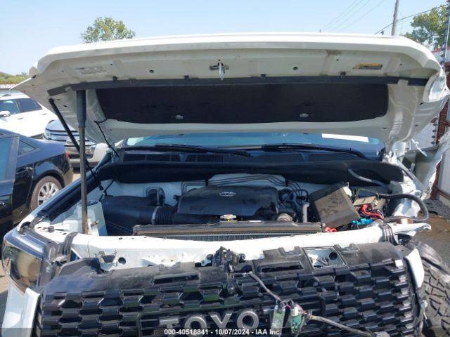 Photo 9 VIN: 5TFDY5F19KX802497 - TOYOTA TUNDRA 