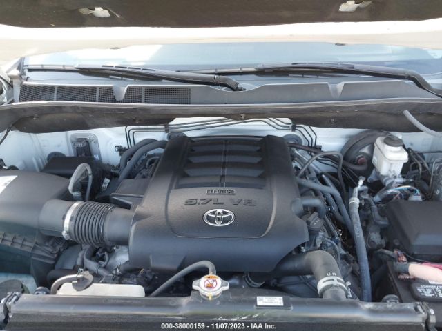 Photo 9 VIN: 5TFDY5F19KX822572 - TOYOTA TUNDRA 