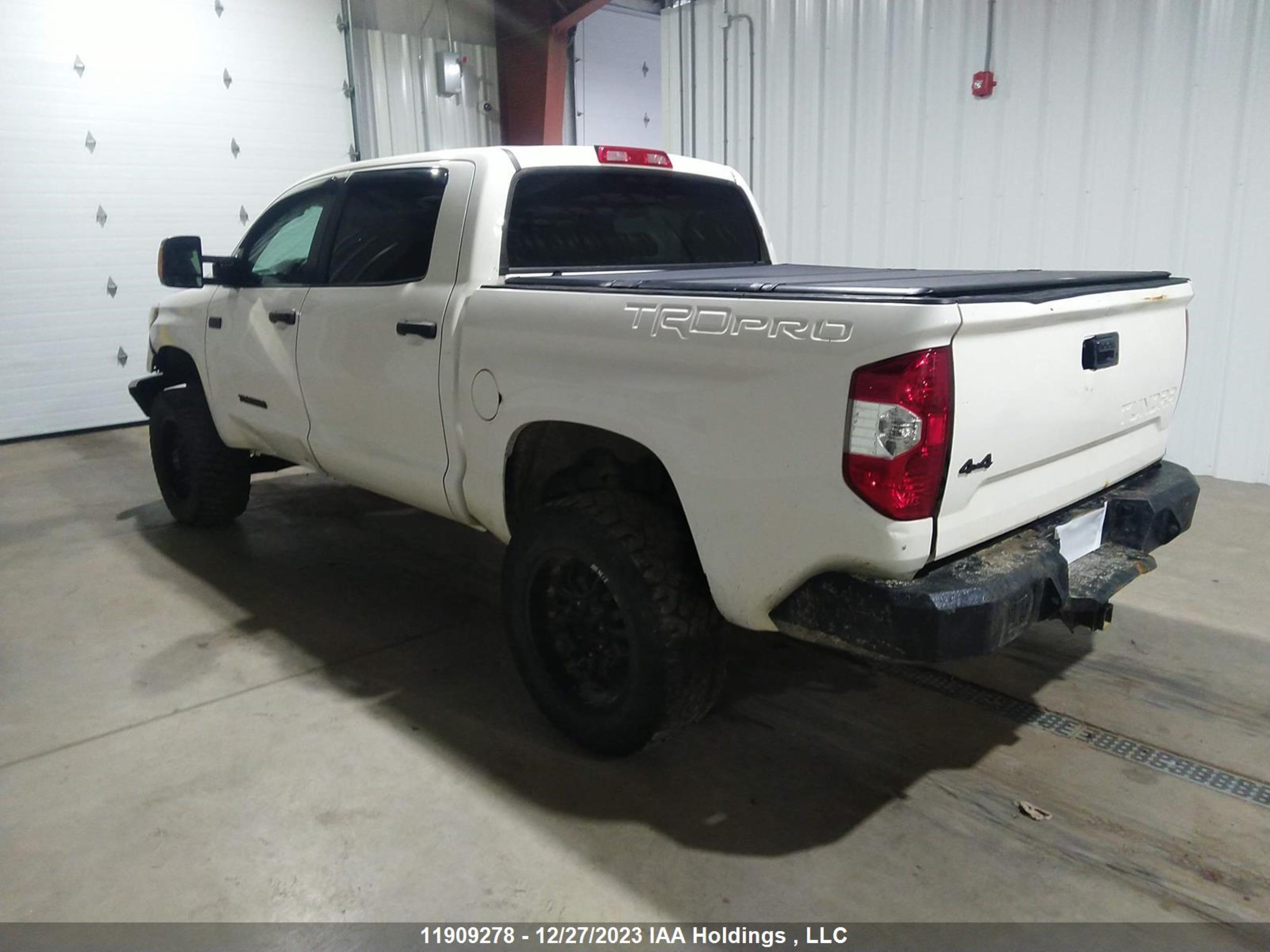 Photo 2 VIN: 5TFDY5F1XGX558110 - TOYOTA TUNDRA 