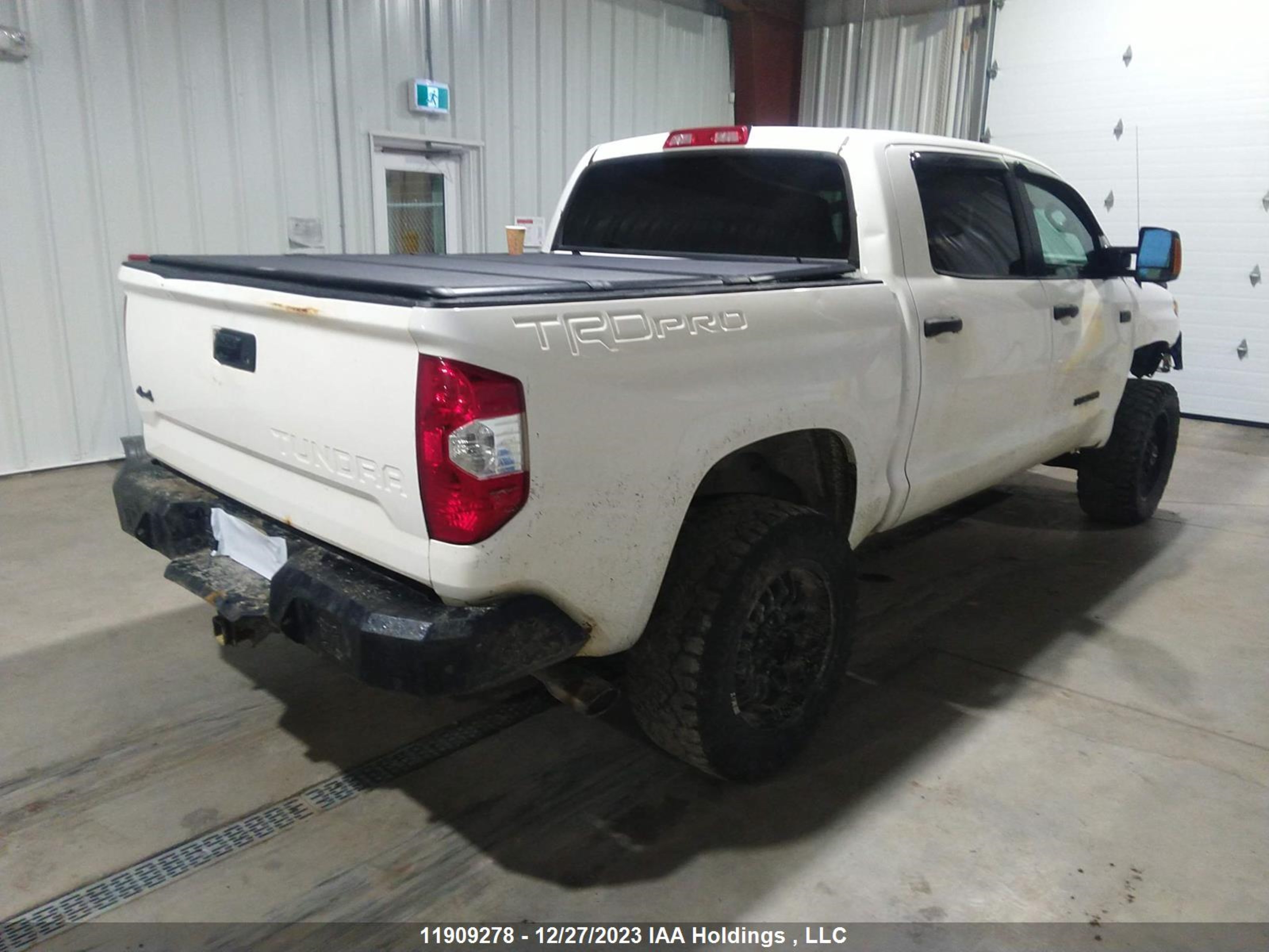 Photo 3 VIN: 5TFDY5F1XGX558110 - TOYOTA TUNDRA 