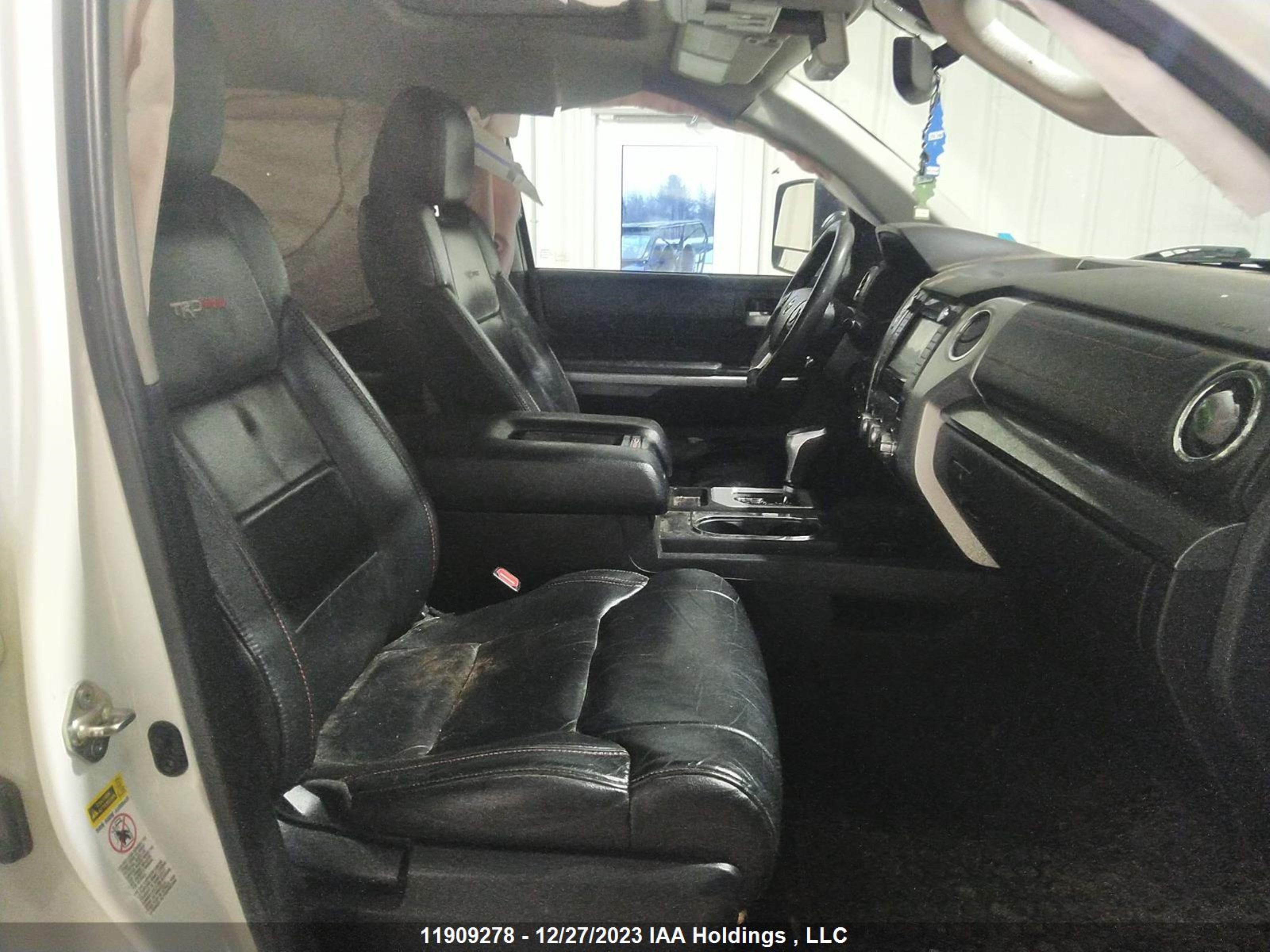 Photo 4 VIN: 5TFDY5F1XGX558110 - TOYOTA TUNDRA 