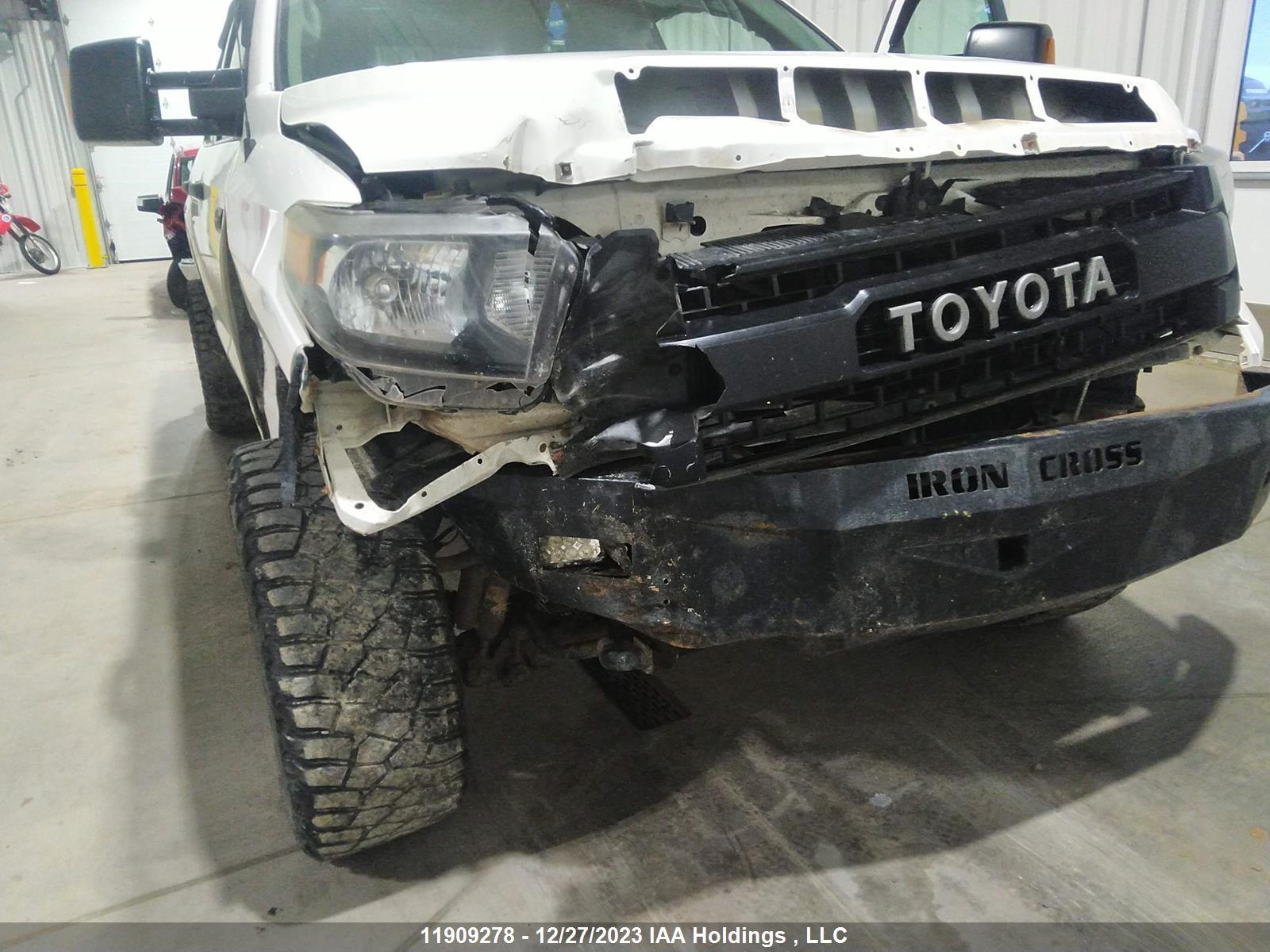 Photo 5 VIN: 5TFDY5F1XGX558110 - TOYOTA TUNDRA 