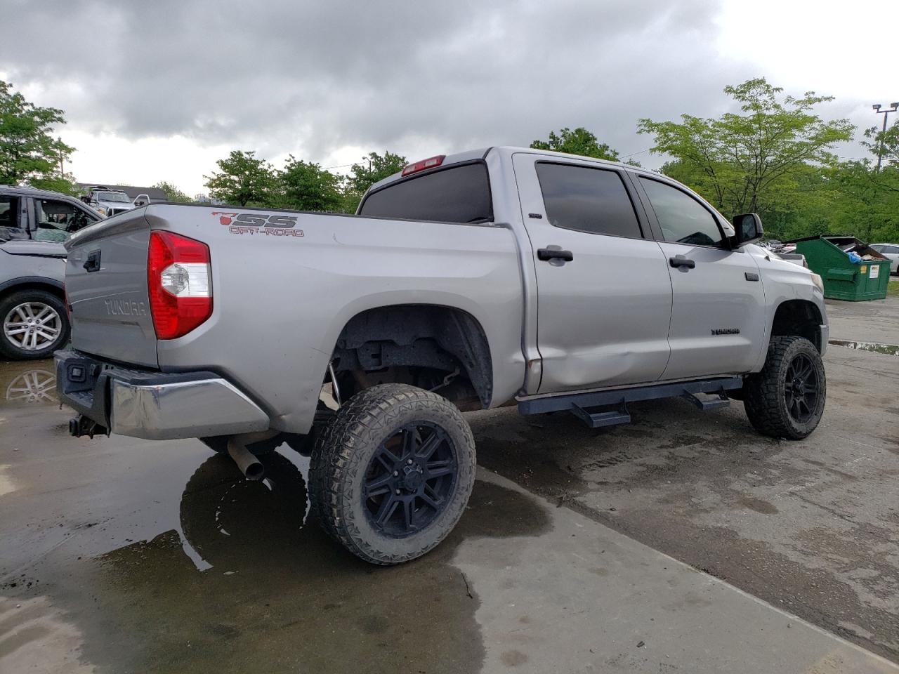 Photo 2 VIN: 5TFDY5F1XJX697757 - TOYOTA TUNDRA 