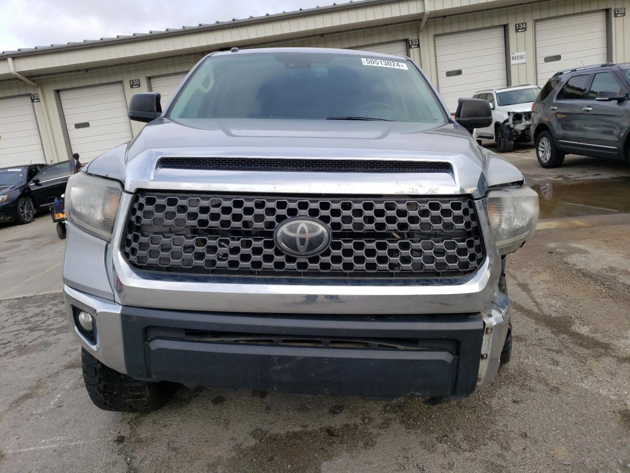 Photo 4 VIN: 5TFDY5F1XJX697757 - TOYOTA TUNDRA 