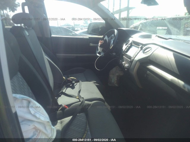 Photo 4 VIN: 5TFDY5F1XJX735391 - TOYOTA TUNDRA 4WD 