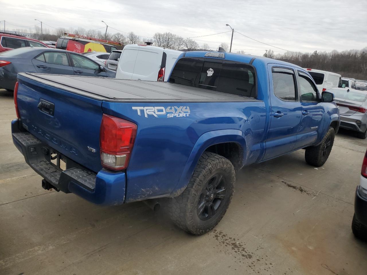 Photo 2 VIN: 5TFDZ5BN2HX025336 - TOYOTA TACOMA 