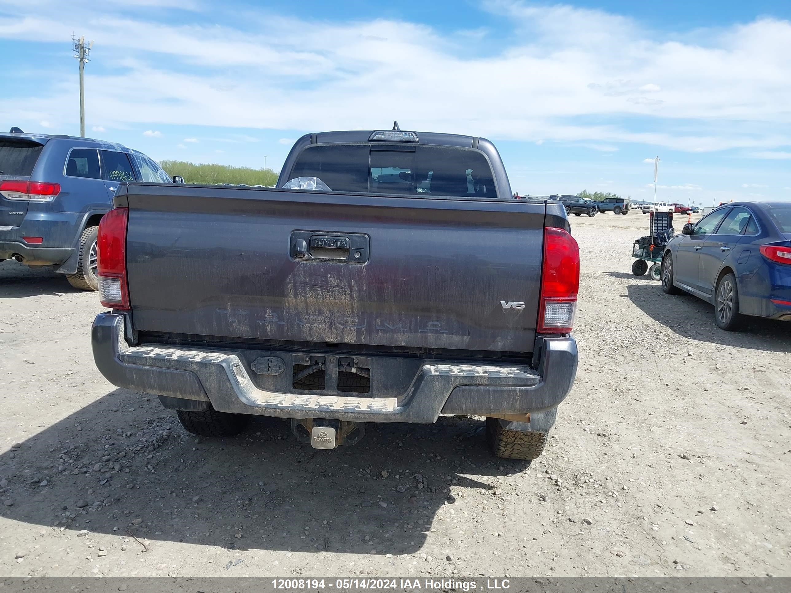 Photo 15 VIN: 5TFDZ5BN3JX034312 - TOYOTA TACOMA 