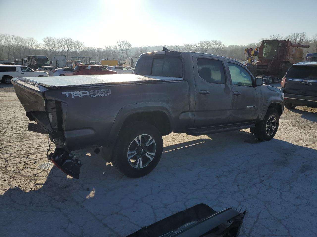 Photo 2 VIN: 5TFDZ5BN4KX042629 - TOYOTA TACOMA 