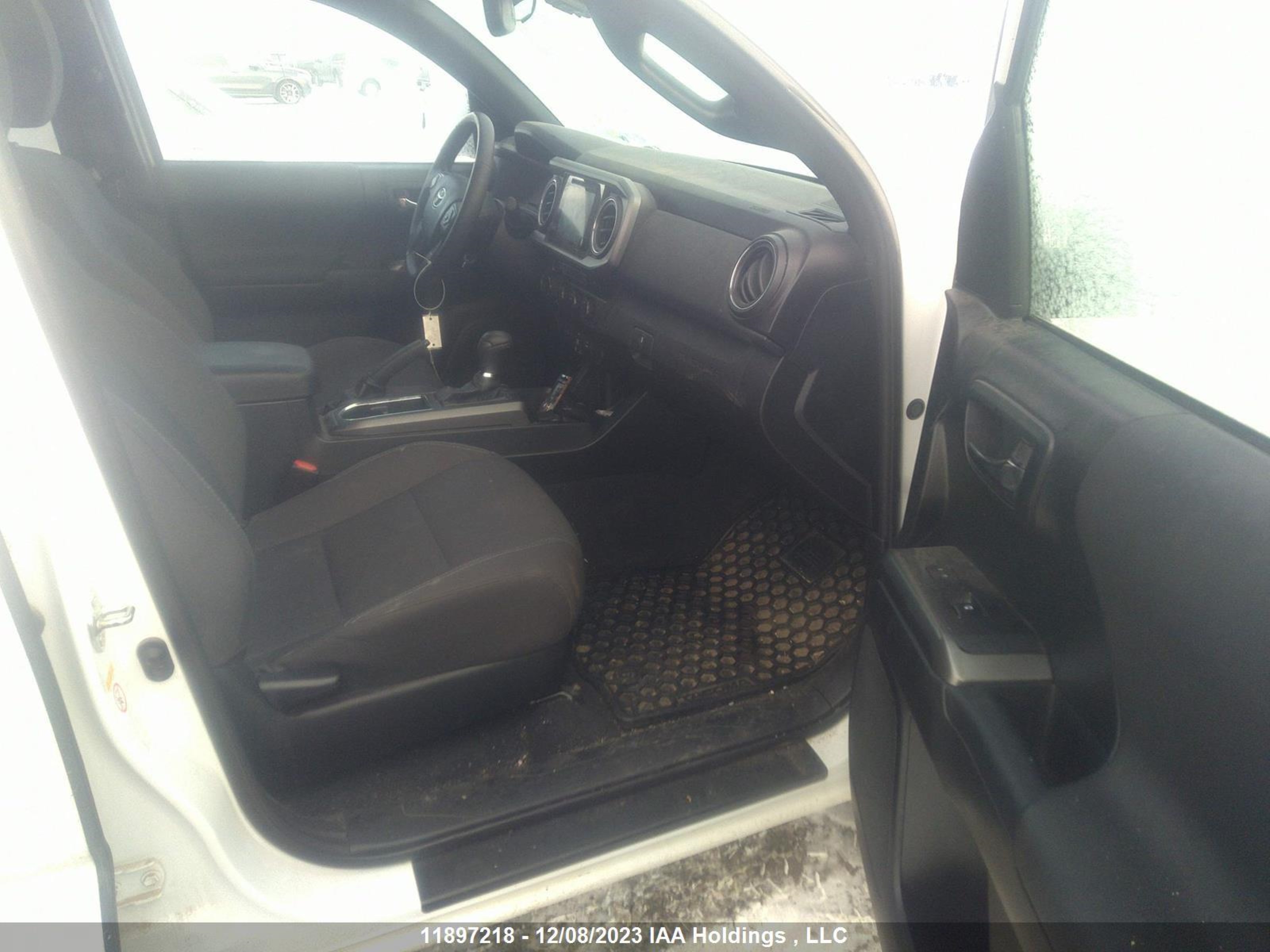 Photo 4 VIN: 5TFDZ5BN6JX035714 - TOYOTA TACOMA 