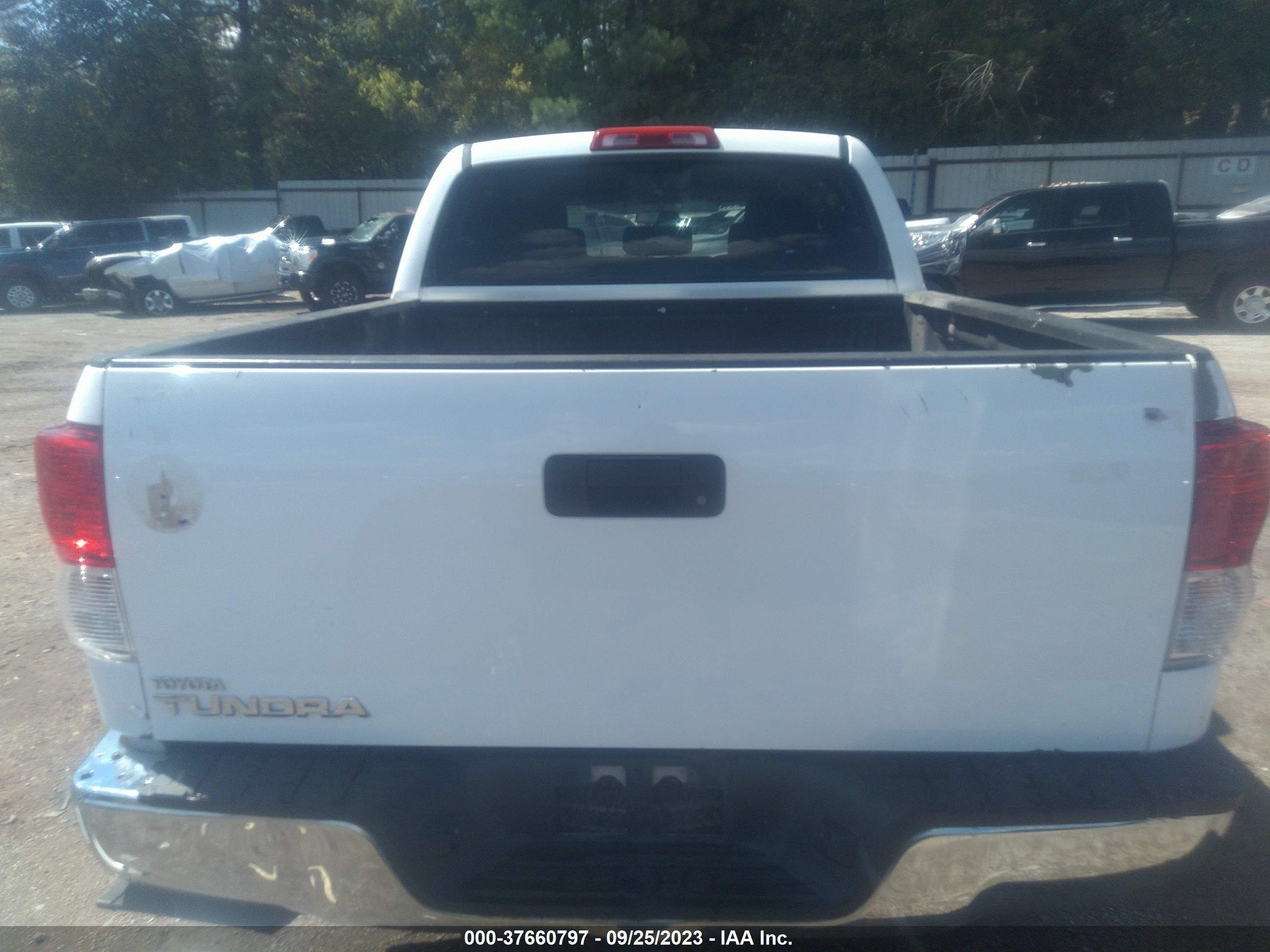 Photo 15 VIN: 5TFEM5F10BX034974 - TOYOTA TUNDRA 