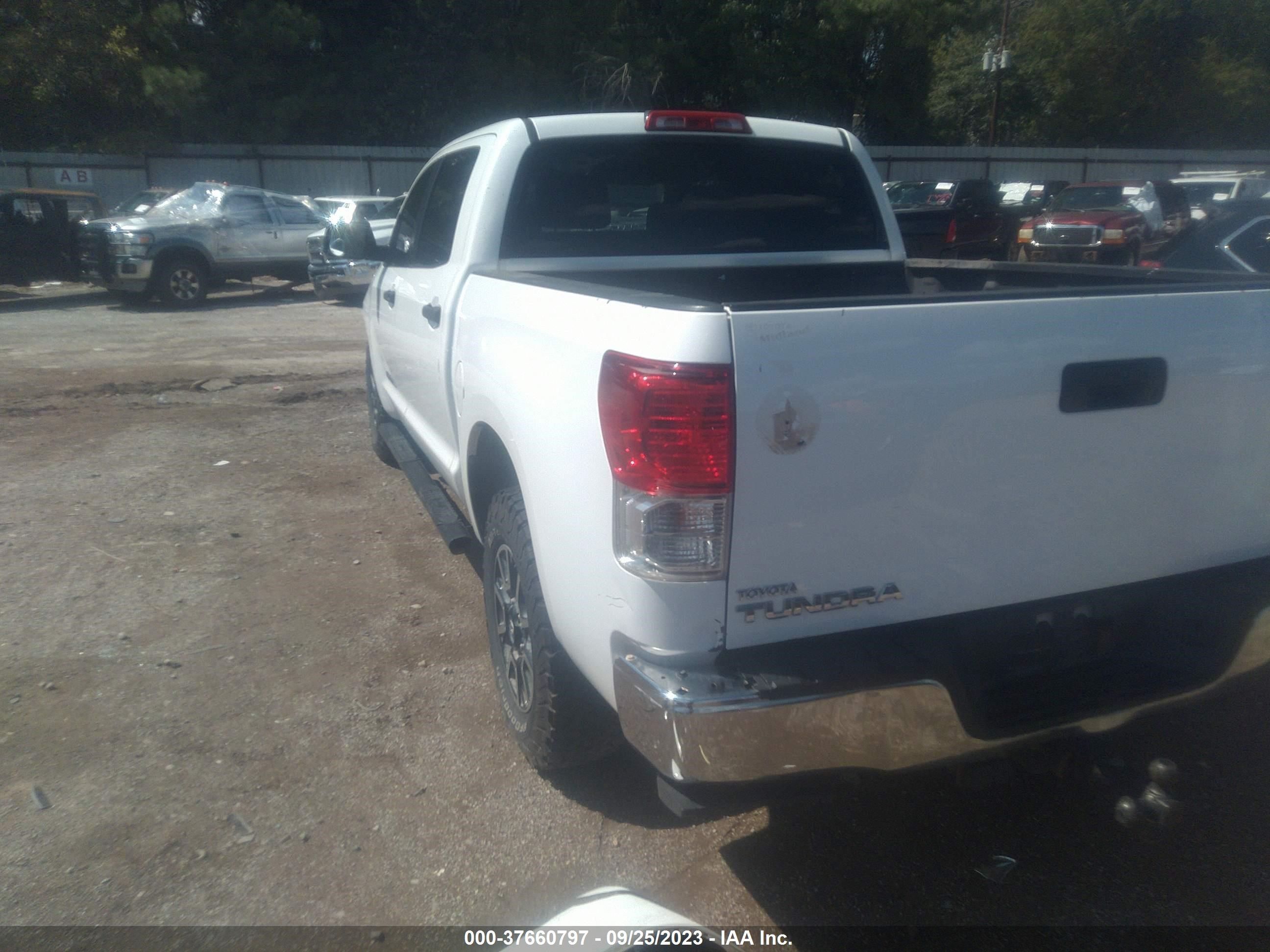 Photo 2 VIN: 5TFEM5F10BX034974 - TOYOTA TUNDRA 