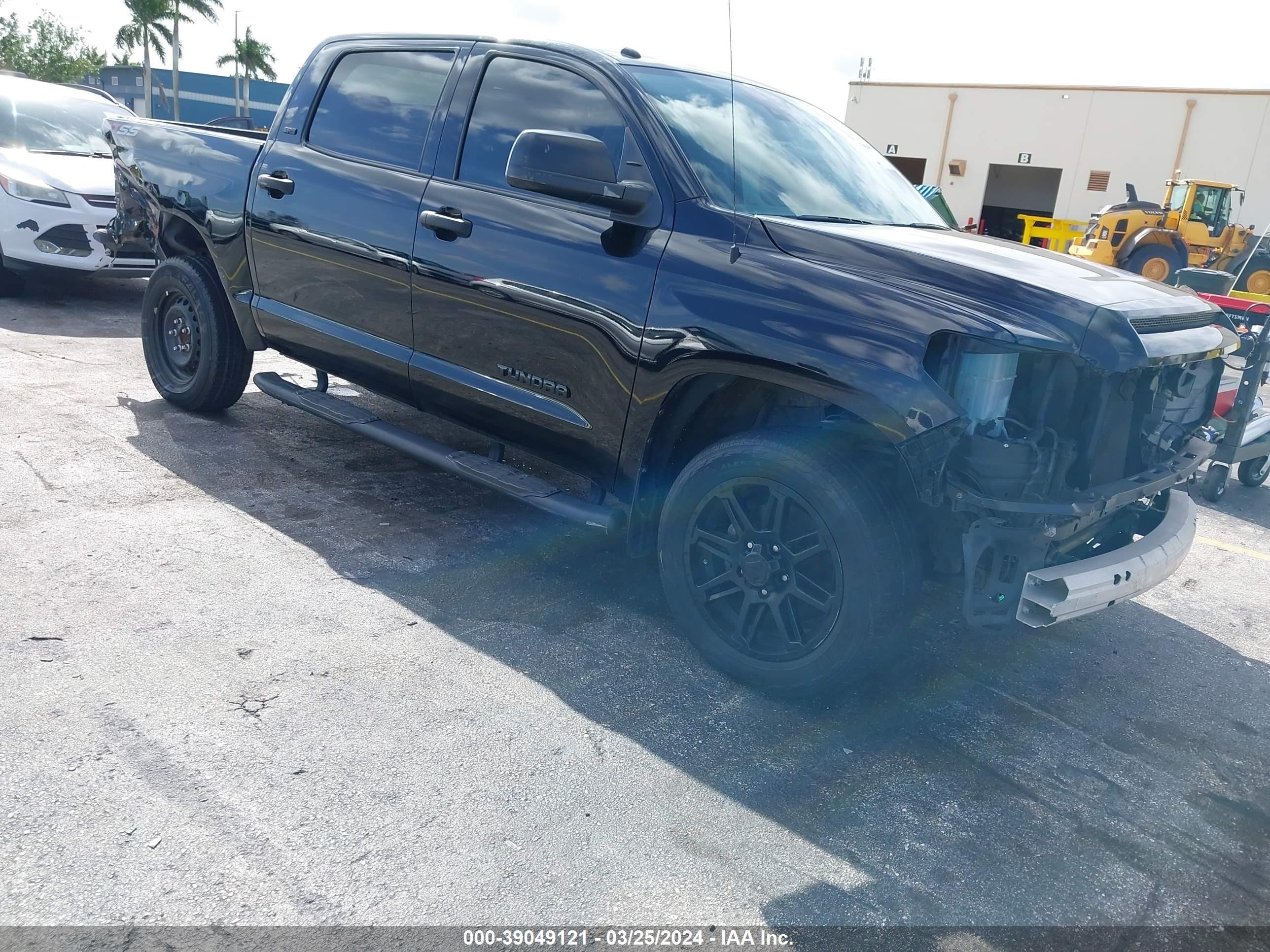 Photo 1 VIN: 5TFEM5F13KX143400 - TOYOTA TUNDRA 