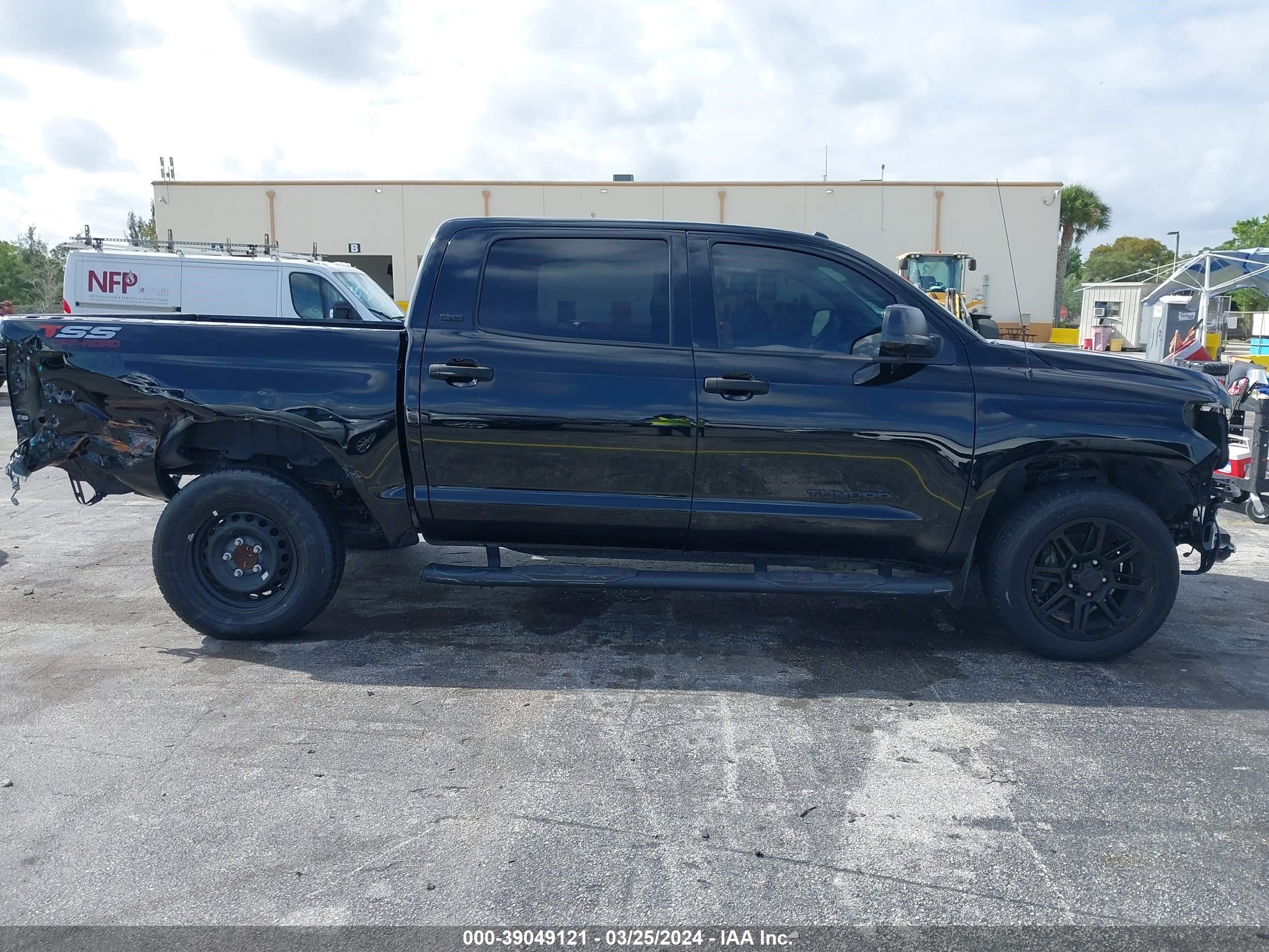 Photo 14 VIN: 5TFEM5F13KX143400 - TOYOTA TUNDRA 