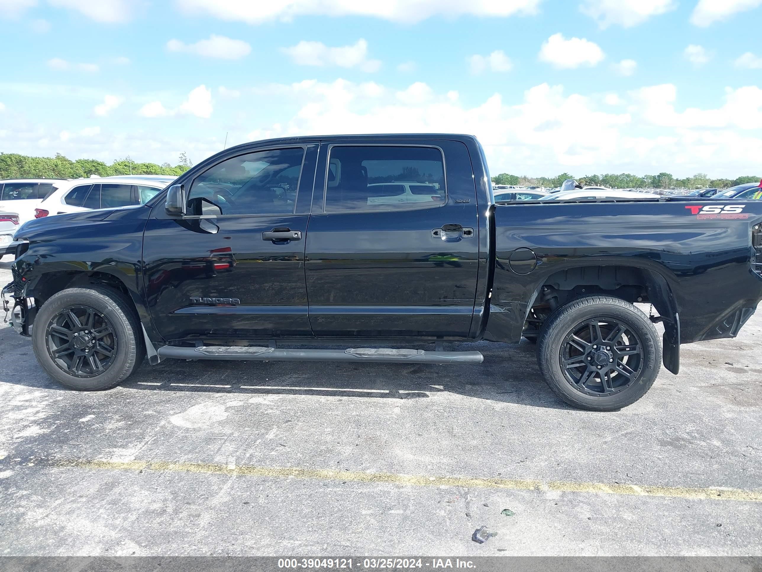 Photo 15 VIN: 5TFEM5F13KX143400 - TOYOTA TUNDRA 