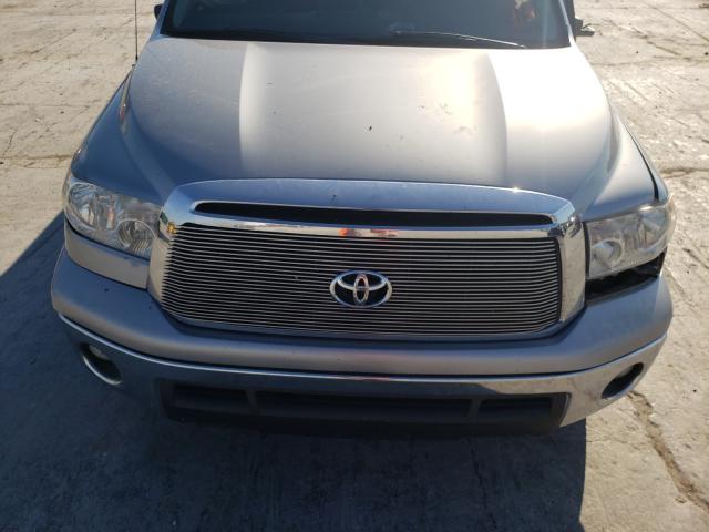 Photo 6 VIN: 5TFEM5F15CX050881 - TOYOTA TUNDRA CRE 