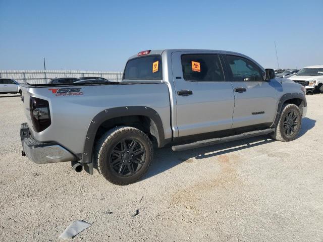 Photo 2 VIN: 5TFEM5F17JX123617 - TOYOTA TUNDRA CRE 