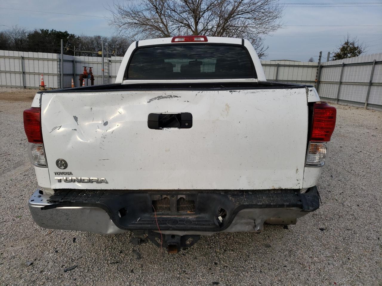 Photo 5 VIN: 5TFEM5F18CX045111 - TOYOTA TUNDRA CRE 